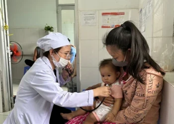Trung tâm Y tế Hà Tiên: Phối hợp tổ chức chương trình khám phụ khoa miễn phí cho phụ nữ và khám, tư vấn dinh dưỡng cho trẻ em