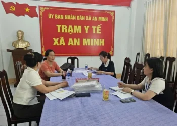 Trung tâm Y tế Hà Tiên: Phối hợp tổ chức chương trình khám phụ khoa miễn phí cho phụ nữ và khám, tư vấn dinh dưỡng cho trẻ em