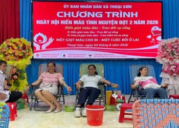 Trung tâm Y tế Phú Tân: Tăng cường hỗ trợ người dân sử dụng Sổ sức khỏe điện tử