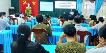 Trạm Y tế xã Thạnh Mỹ Tây ra quân vệ sinh môi trường, diệt lăng quăng phòng, chống sốt xuất huyết