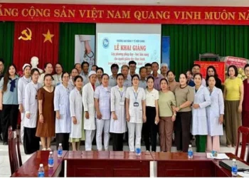 Sở Y tế An Giang Giám sát công tác khám sức khỏe, khám sàng lọc tại trạm Y tế phường Long Xuyên