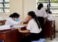 Trạm Y tế xã Ngọc Chúc khám sức khỏe định kỳ cho học sinh