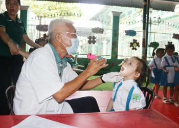 Trung tâm Y tế Rạch Giá: Kiểm tra sức khỏe cho học sinh tiểu học và mẫu giáo