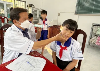 Trạm y tế xã An Phú khám sức khỏe học sinh đầu năm học 2026 – 2027