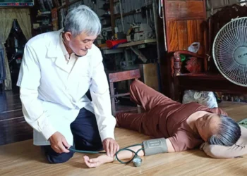 Xã Hòa Lạc khám sức khỏe cho người cao tuổi và người khuyết tật