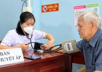Trạm Y tế Gành Dầu tổ chức khám sàng lọc sức khỏe người dân