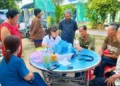 Khám mắt và cấp phát thuốc miễn phí tại xã Vĩnh Thạnh Trung