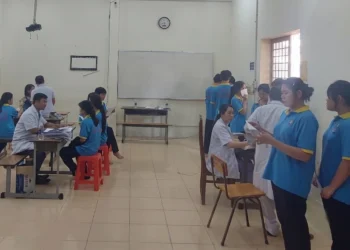 Trạm Y tế xã Mỹ Thuận: Khám sức khỏe định kỳ đầu năm học cho 984 học sinh