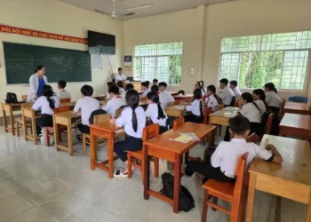 Phường Tịnh Biên tuyên truyền phòng, chống tác hại thuốc lá và sốt xuất huyết cho học sinh