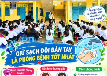 Trạm Y tế xã Vĩnh Thạnh Trung kiểm tra sức khỏe học sinh mầm non