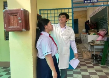 Khám sức khỏe cho hơn 1.300 học sinh trên địa bàn xã Châu Phú năm học 2026–2027