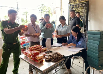 Khám sức khỏe cho hơn 1.300 học sinh trên địa bàn xã Châu Phú năm học 2026–2027