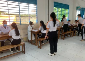 Trạm Y tế phường Tân Châu phối hợp các trường tổ chức khám sức khỏe định kỳ cho học sinh năm học 2026–2027