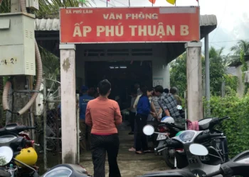 Phú Lâm triển khai chiến dịch diệt lăng quăng phòng, chống sốt xuất huyết tại ấp Phú Thuận B