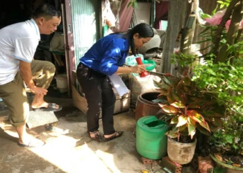 Phú Lâm triển khai chiến dịch diệt lăng quăng phòng, chống sốt xuất huyết tại ấp Phú Thuận B