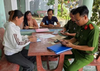 Trạm Y tế xã Sơn Kiên phối hợp đẩy mạnh chiến dịch 45 ngày xây dựng, làm sạch, chuẩn hóa dữ liệu