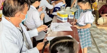 Trạm Y tế xã Ngọc Chúc tổ chức tiêm vắc xin bạch hầu, uốn ván cho trẻ học lớp 2 và trẻ 7 tuổi