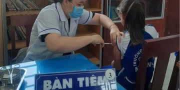 Trạm Y tế xã Tây Phú: Chiến dịch tiêm vắc xin phòng bệnh Uốn ván – Bạch hầu cho học sinh